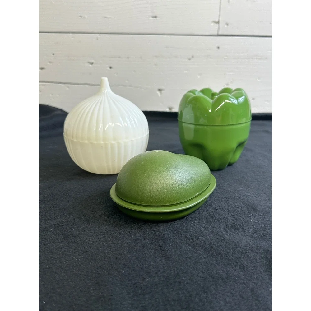Vintage Style Plastic Food Saver Pods Set Onion Bell Pepper Avocado Green White